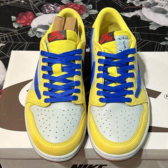 DS NIKE AIR JORDAN 1 LOW x TRAVIS SCOTT CANARY YELLOW SZ WOMENS 10 MENS 8.5 RARE
